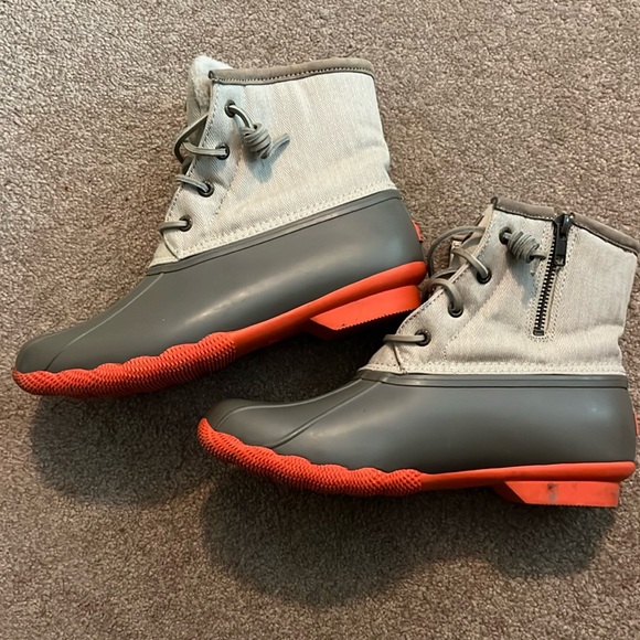 Sperry boots size 8. - Picture 1 of 4